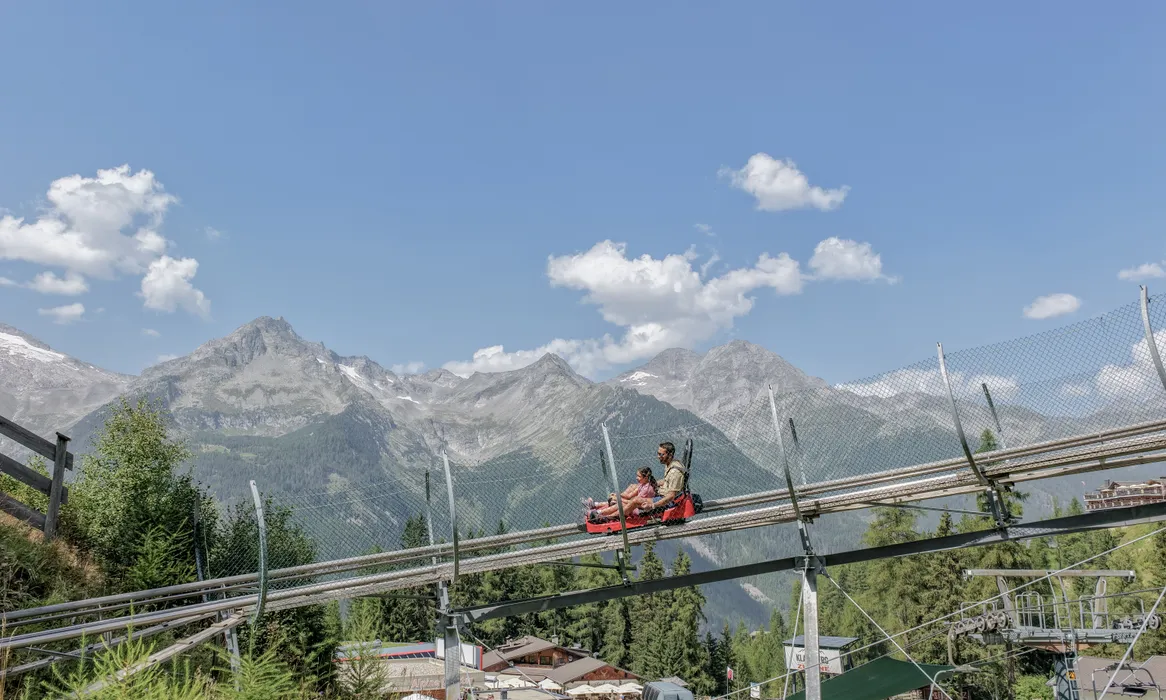 Panorama dell'Alpine Coaster e Zipline al Klausberg in estate