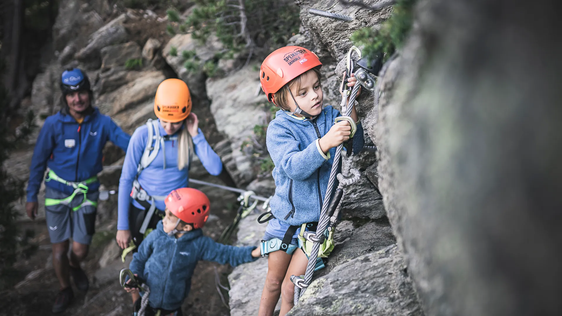Family at via ferrata at Speikboden with children in Skiworld Ahrntal