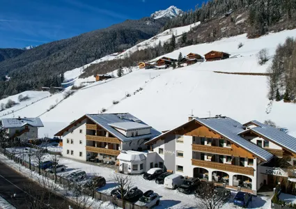 Hotel Sonja Ahrntal Luftaufnahme Winter – nahe Skigebiet Klausberg
