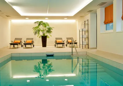 Hallenbad im Wellnesshotel Ahrntal – Entspannung nach dem Skifahren